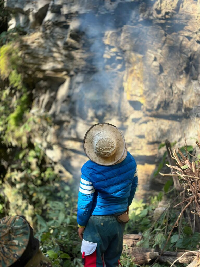 mad honey hunting process ; putting smoke to make the bees go away from the location.
